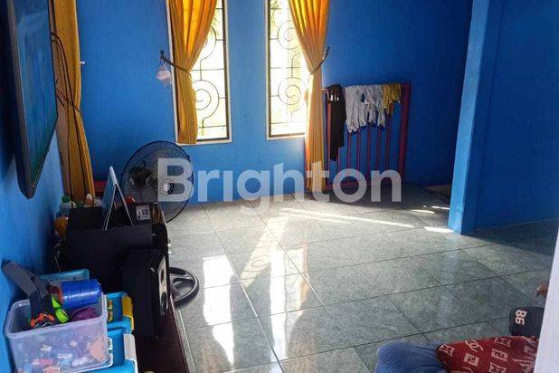 Hunian bernuansa biru dekat Rekreasi pantai batakan
