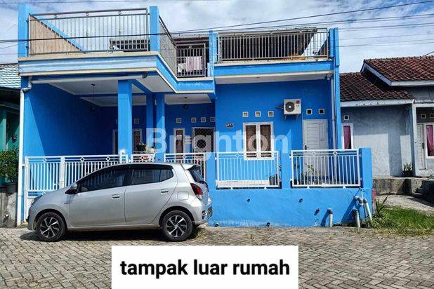Hunian bernuansa biru dekat Rekreasi pantai batakan