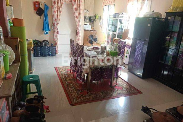 Hunian bernuansa biru dekat Rekreasi pantai batakan