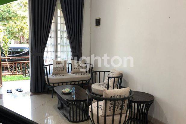 RUMAH MEWAH BESERTA ISINYA DIPERUMAHAN ELIT