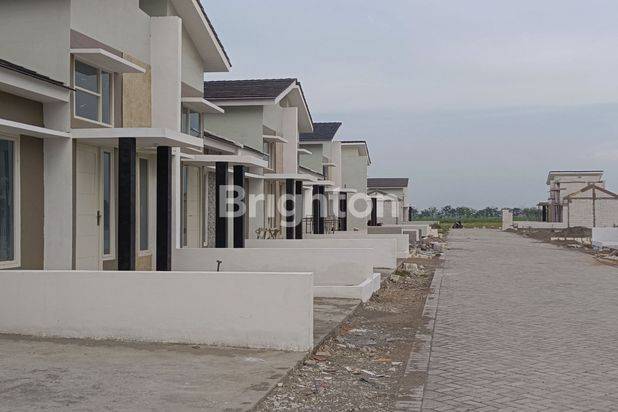 RUMAH BARU 200 JUTAAN DI PRAMBON-SIDOARJO, STRATEGIS DEKAT JALAN RAYA