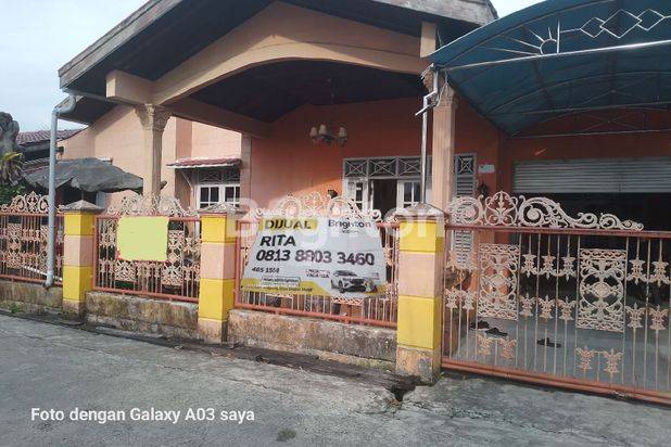 Rumah cantik di perumahan komplek ramayana