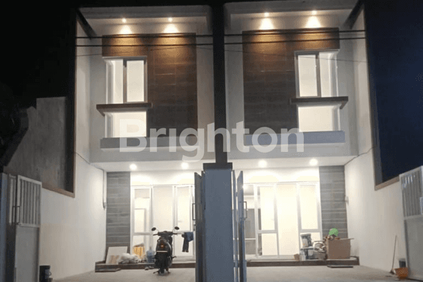 RUMAH BARU GRESS, 2LANTAI, BUMI WONOREJO, ROW 2,5 MOBIL, BISA KPR