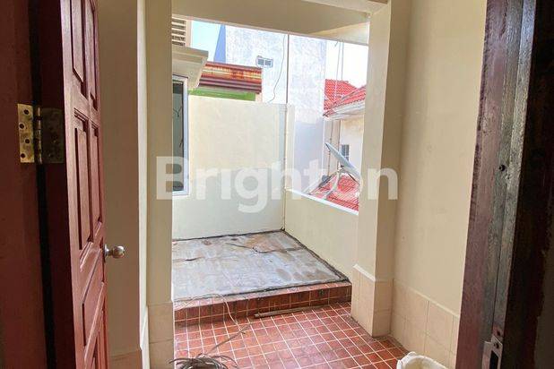 Rumah Baru Renov. Empat Kamar Tidur. Cluster. Di Dutamas. Batam Kota.