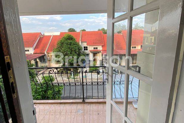Rumah Baru Renov. Empat Kamar Tidur. Cluster. Di Dutamas. Batam Kota.
