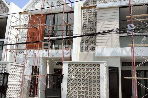 GADING PANTAI MODERN SCANDINAVIAN 2 LANTAI DEKAT KENJERAN, PAKUWON CITY