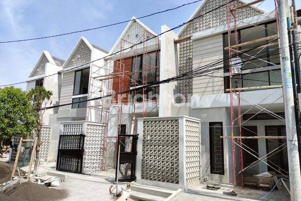 GADING PANTAI MODERN SCANDINAVIAN 2 LANTAI DEKAT KENJERAN, PAKUWON CITY