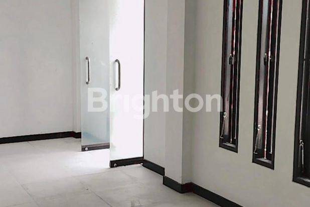 RUMAH BESAR 3 LANTAI COCOK UNTUK MESS/KANTOR DIPERUMAHAN WIKA BALIKPAPAN