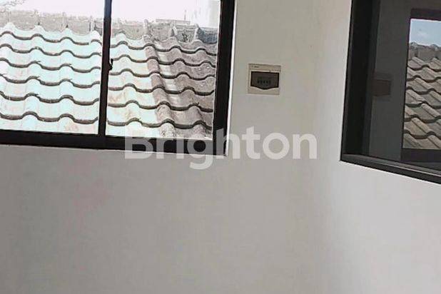 RUMAH BESAR 3 LANTAI COCOK UNTUK MESS/KANTOR DIPERUMAHAN WIKA BALIKPAPAN