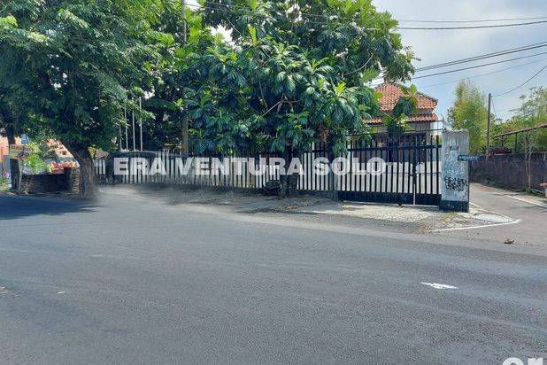 Rumah Mewah Banyuanyar Solo