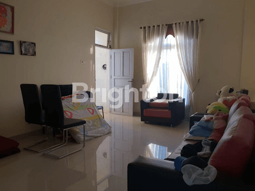 BALIKPAPAN, RUMAH CANTIK TENGAH KOTA (Y255)