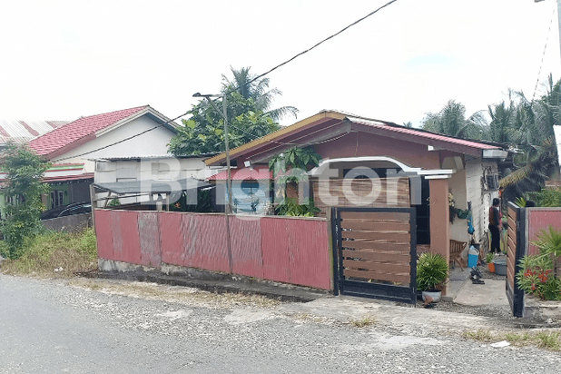 BALIKPAPAN RUMAH DENGAN LAHAN LUAS (Y342)