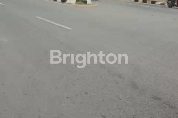 Tanah luas dipinggir jalan tembus ke pantai