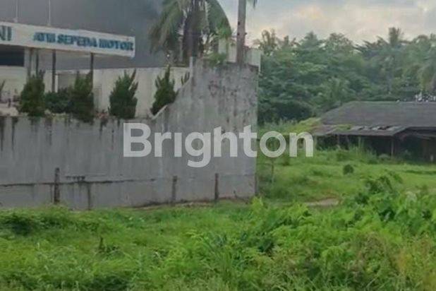 Tanah luas dipinggir jalan tembus ke pantai