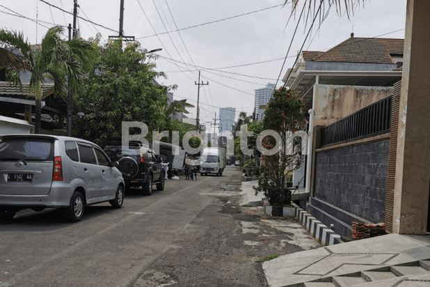 RUMAH HITUNG TANAH DARMO PERMAI TIMUR (DEKAT KE PUSAT KULINER, MADAME CHANG, TOKO BUKU MURAH ONLINE, HR MUHAMMAD, DLL)