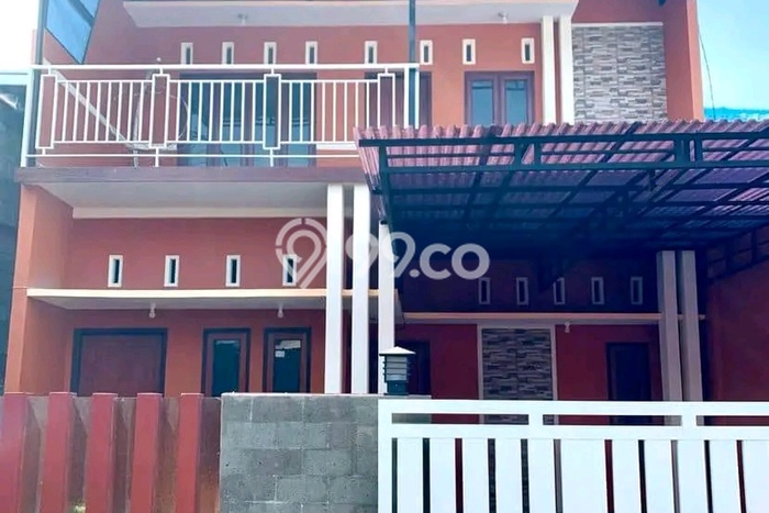 Rumah di Sananwetan, Blitar, LT 102m2m² LB 144m2m² - SEGERA MILIKI!