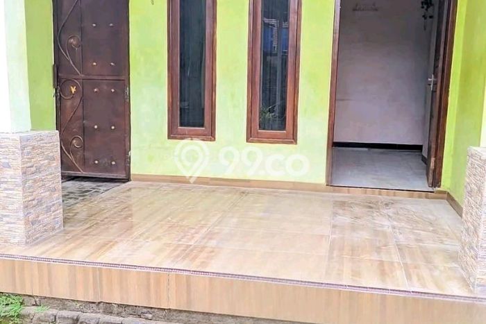 Rumah dengan Lokasi Strategis 2 KT di Sanankulon, Blitar