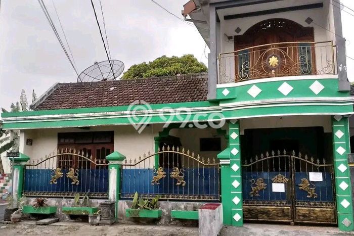 Rumah Nyaman di Sukorejo, Blitar, Luas 157m2m² Bangunan 225m2m²