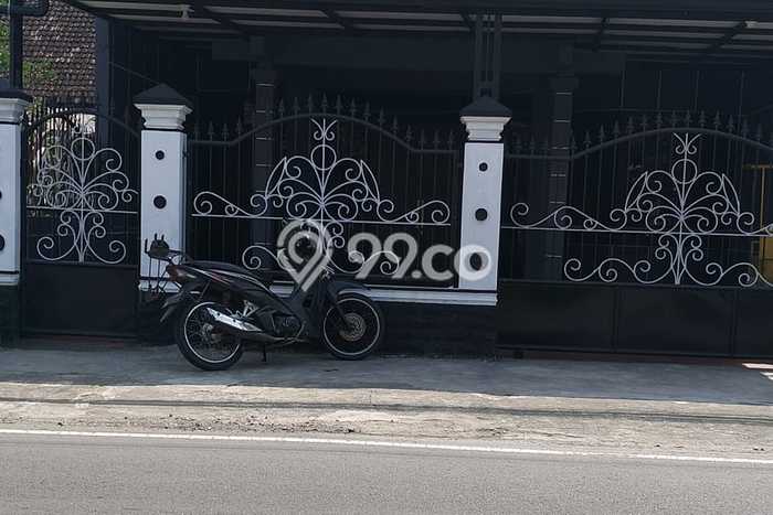 KESEMPATAN EMAS! Rumah di Kanigoro, Blitar, Luas 209m2m² Bangunan 180m2m²