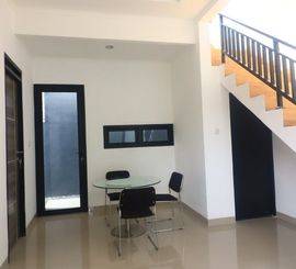 Di jual Rumah 2 lamtai di komsen jatiasih