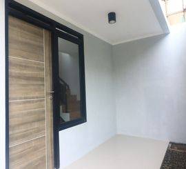 Di jual Rumah 2 lamtai di komsen jatiasih