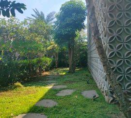Dijual Rumah Siap Huni (Den-Ev) Sangat Mewah
Hook Semi Furnish Dengan Taman Besar Dibelakang Rumah