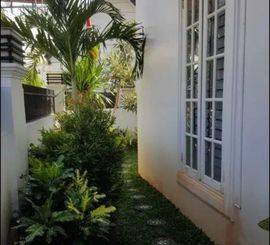 Jual Rumah Hook 2 Lantai Strategis - Jakarta Timur