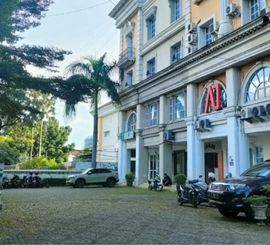 Mini Building DiJalan Raya/ Besar