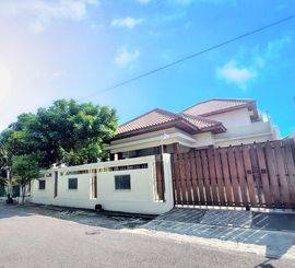 Rumah luas nyaman tengah kota di Kerten Manahan