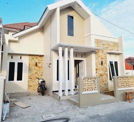 Rumah cantik dekat luwes di Gentan Purbayan