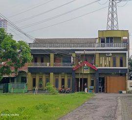 Rumah dan usaha 3 lantai di Grogol solo baru