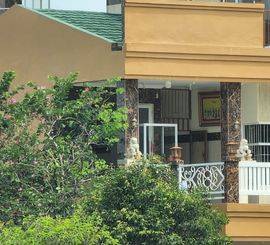 DIJUAL RUMAH HOOK BARU RENOVASI DI SENTUL CITY PEMANDANGAN 4 GUNUNG