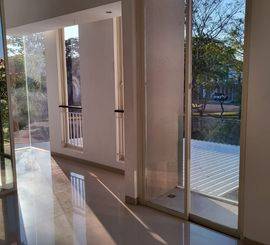 Rumah Long Beach Strategis, Semi Furnish