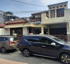 Dijual / Dikontrakkan Rumah 2 Lantai Akses 2 Mobil di Perumnas Depok 2 Tengah