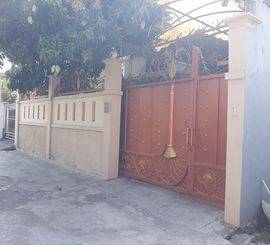 Rumah minimalis modern depan Luwes Gentan Park