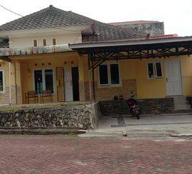 Rumah Hook Halaman Luas dan Bersih