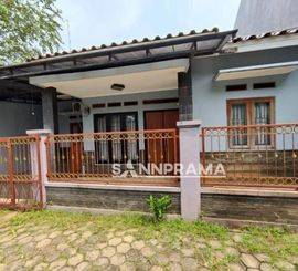 Rumah siap huni di sewakan murah,lokasi setrategis di tanah baru beji,depok