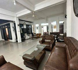 *Hanya 25 Menit Dari Bandara Samarinda. Rumah Cantik Terawat, 2 Lantai, Siap Huni, Posisi Hook, Jual Cepat*
