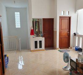 Dijual rumah hoek di Metland Ujung Menteng