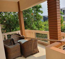 Dijual rumah hoek di Metland Ujung Menteng
