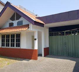 RUMAH LAMA SIAP HUNI HADAP UTARA ONE GATE SISTEM KEAMANAN 24 JAM