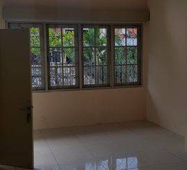 RUMAH LAMA SIAP HUNI HADAP UTARA ONE GATE SISTEM KEAMANAN 24 JAM