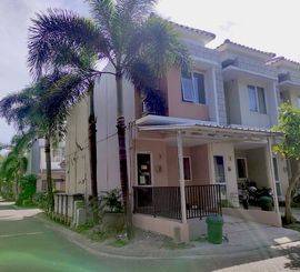 Disewakan Rumah Hook di Virginia Village, Gading Serpong