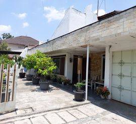 Rumah Klasik Halaman Luas di Condongcatur dekat Jalan Kaliurang