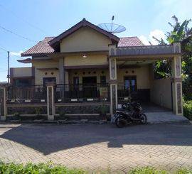 Rumah siap huni kawasan perumahan yang ramai penduduk dan Hook