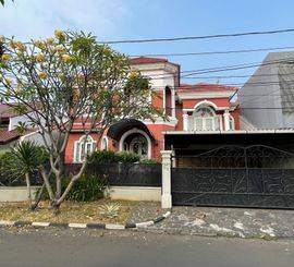 Rumah Unik dan Strategis! Lokasi Aman Bikin Nyamannn