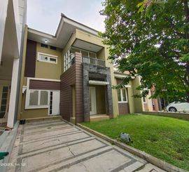 Rumah Bagus Depan Taman Cluster Spring Fiesta Grand Wisata Bekasi