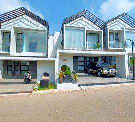Ada Swim Pool Rumah Baru Mewah di dkt KPAD Gegerkalong Setiabudi Sarijadi
