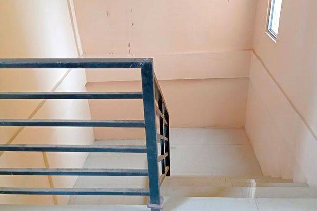 Dijual Rumah 2 Lantai Hadap Timur Row Jalan 10 Meter 