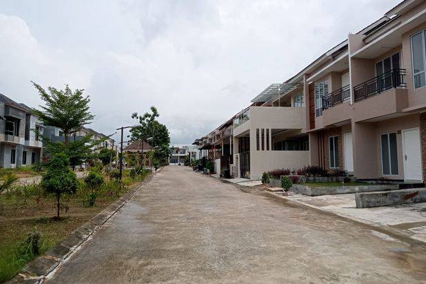 Dijual Rumah 2 Lantai Depan Taman Batam Center